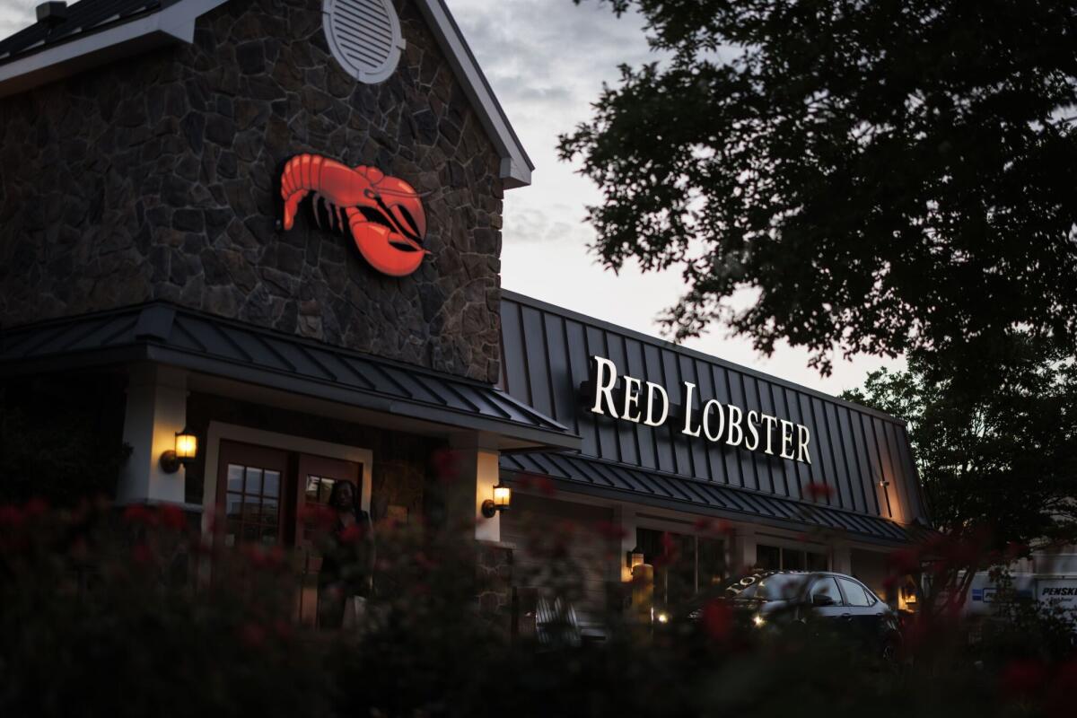 A building with a red lobster sign and the words "Reb Lobster" on its front.