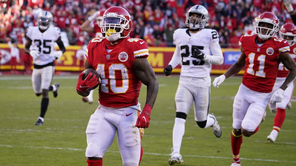 Once division leader, Raiders stumble to historic loss in KC