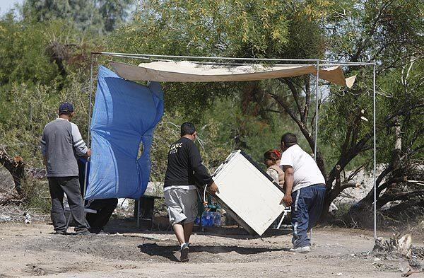 Mexico quake refugees set up outside