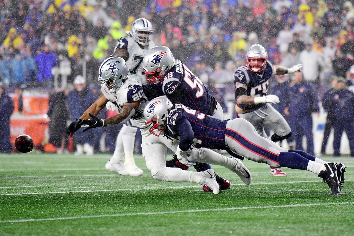 Dallas' Tony Pollard is unable to catch a pass while covered by New England's Jamie Collins Sr. (58) and Dont'a Hightower (54).
