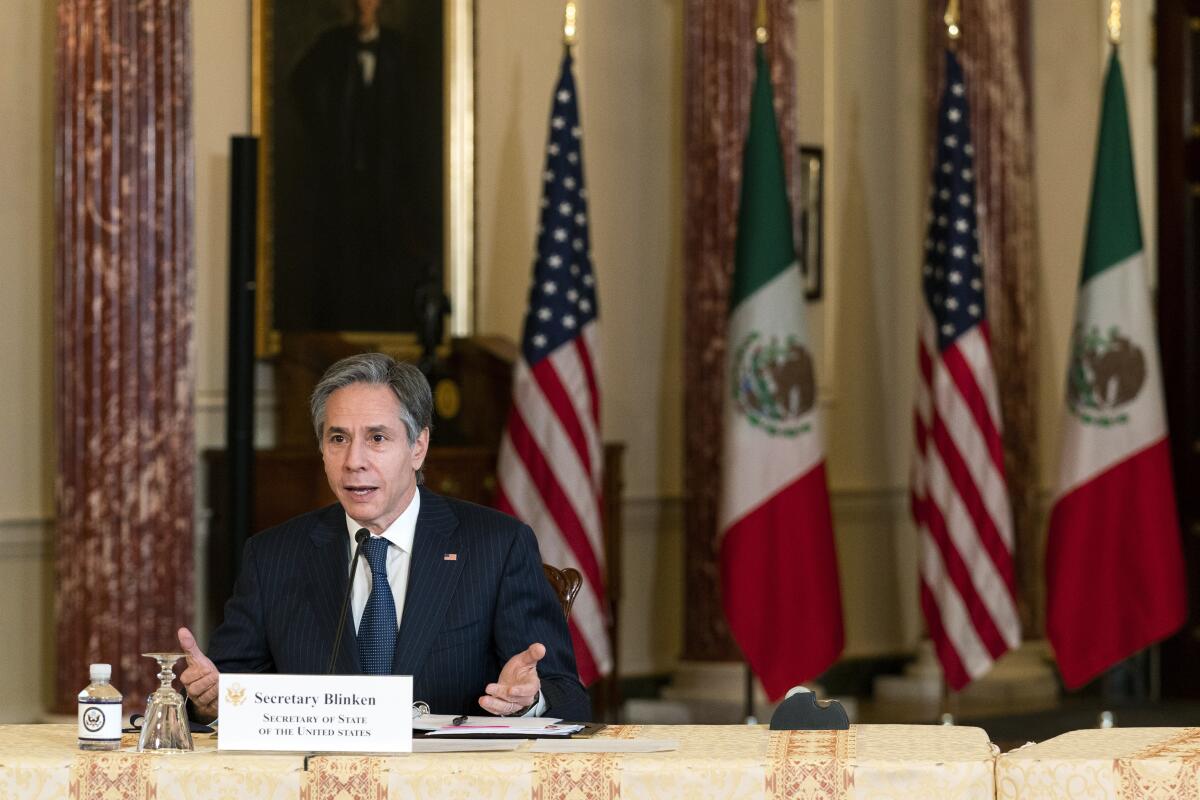 El secretario de Estado, Anthony Blinken, habla en la sala Benjamin Franklin del Departamento de Estado