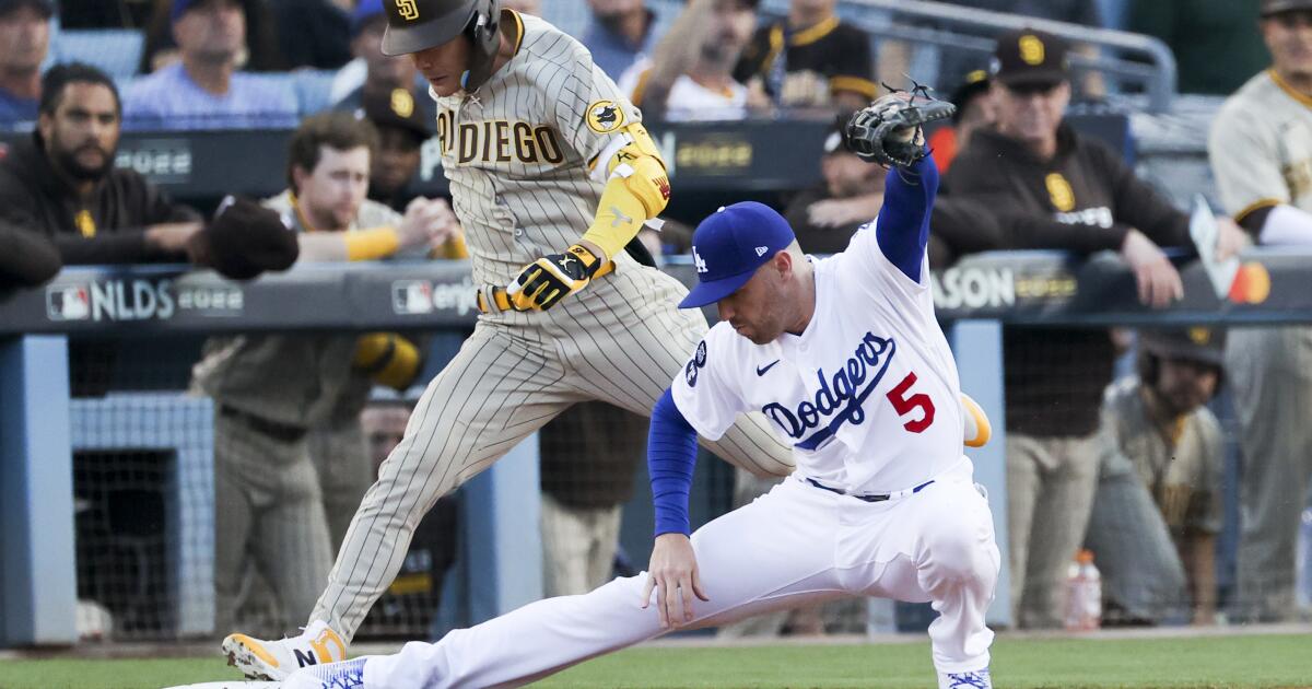 Dodgers' Freddie Freeman gets dinged for defense by computers - Los Angeles Times