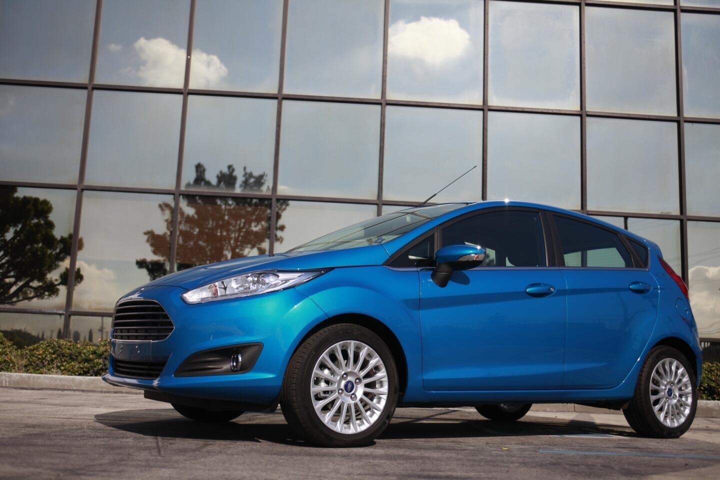 2t. The Ford Fiesta SFE package comes with a 3 cylinder 1.0-liter EcoBoost engine. It gets a combined 37 mpg.