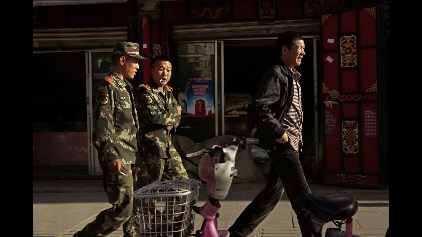 Chinese soldiers in downtown Aba.