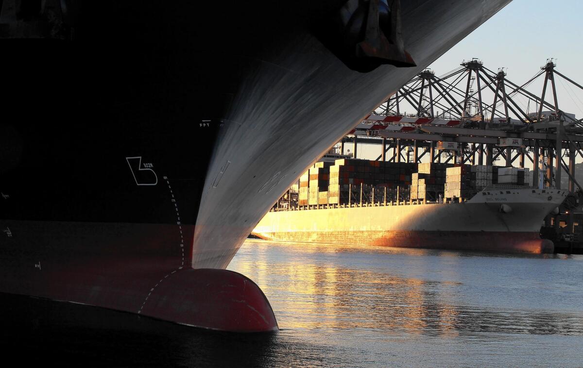 The trip by the Benjamin Franklin was arranged by an alliance that included United Arab Shipping Co. of Dubai and China Shipping Container Lines of Shanghai, part of an industry trend toward vessel-sharing agreements to ensure that the large ships are full.