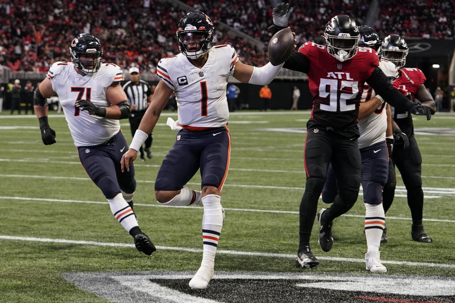 Fields, Bears score 23 straight points, beat Pats 33-14