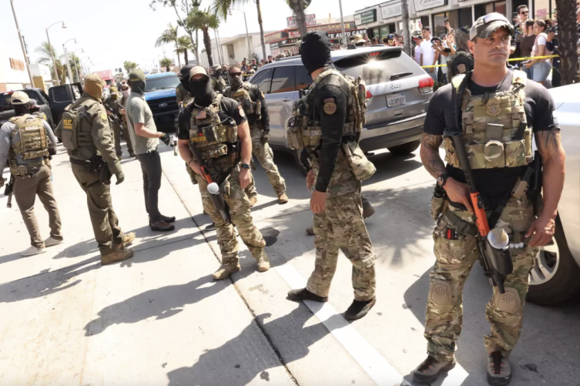 Un agente de ICE sin máscara