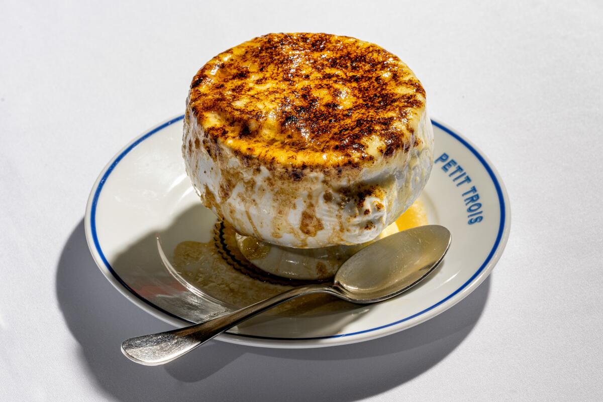 SHERMAN OAKS, CA - OCTOBER 5, 2022: French Onion Soup at Petit Trois in Sherman Oaks. (Ron De Angelis / For The Times)