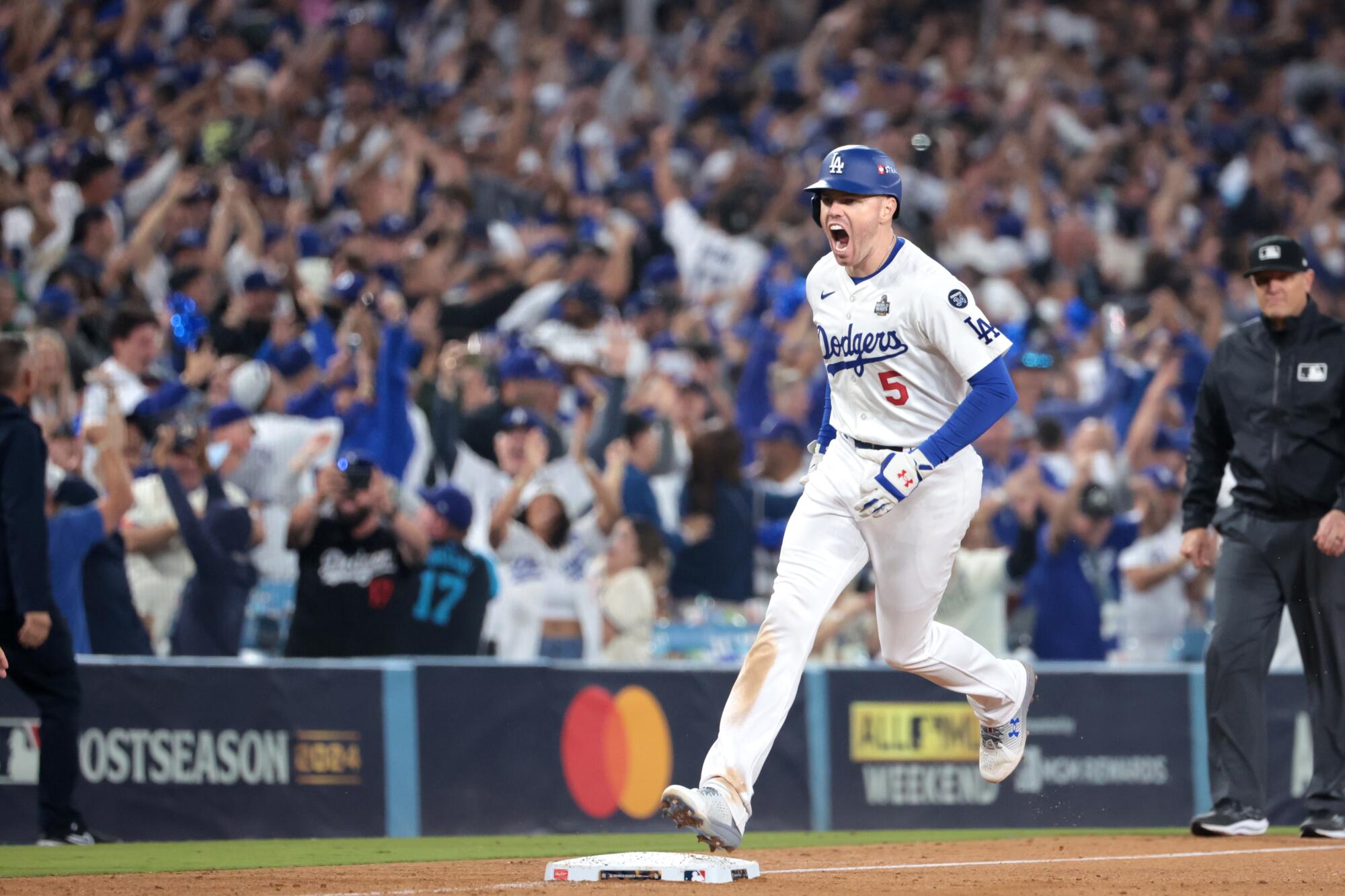 Freddie Freeman's World Series grand slam ball sells for $1.56 million - Los Angeles Times