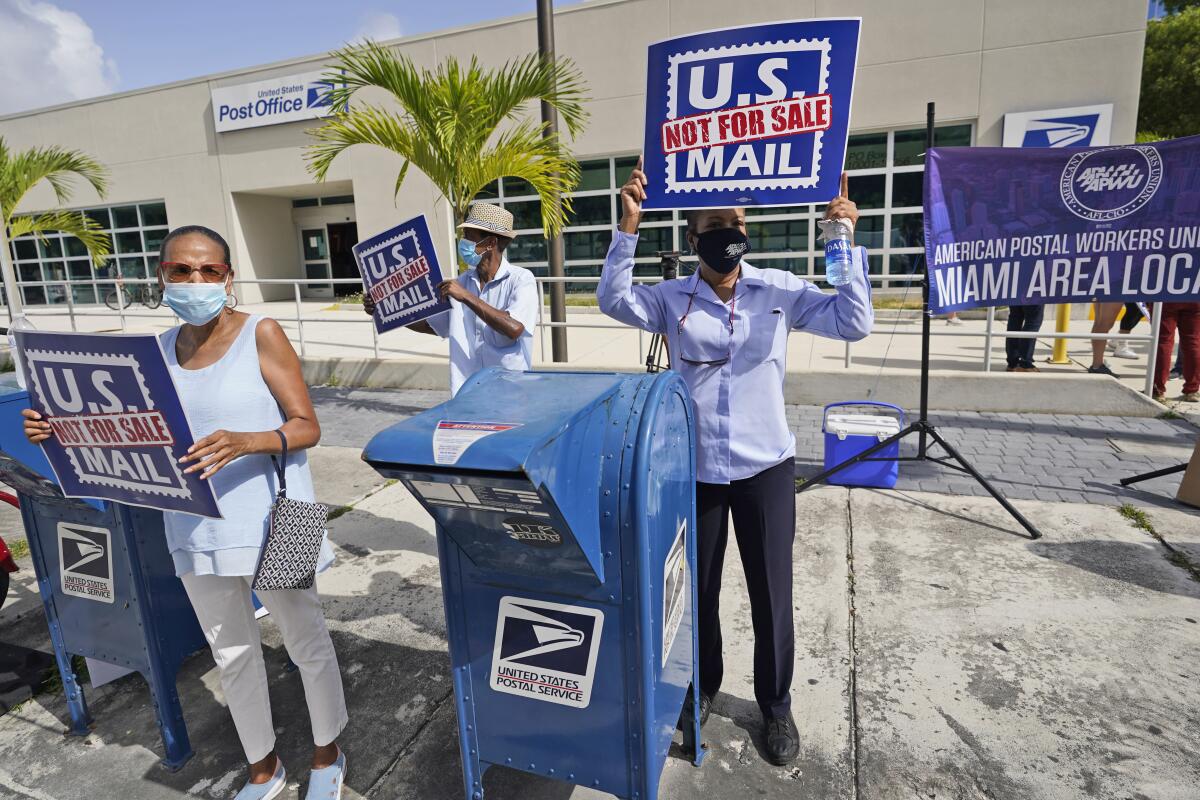 Protesters in support of U.S. Postal Service