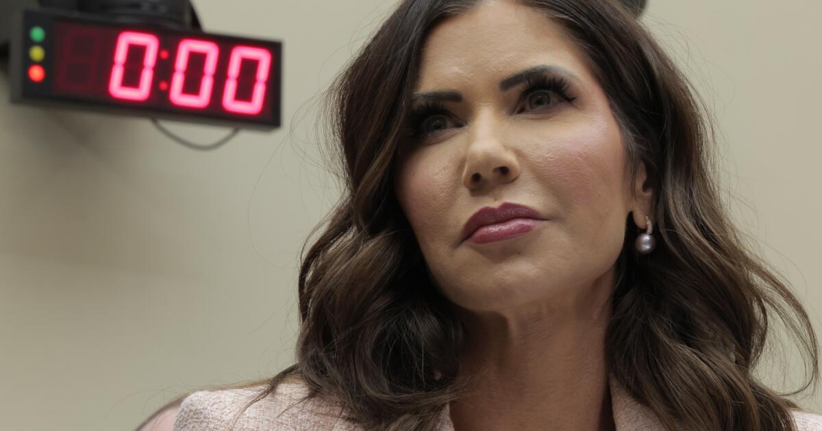 Trump ontslaat Kristi Noem en maakt daarmee een einde aan haar turbulente bewind op het gebied van de binnenlandse veiligheid