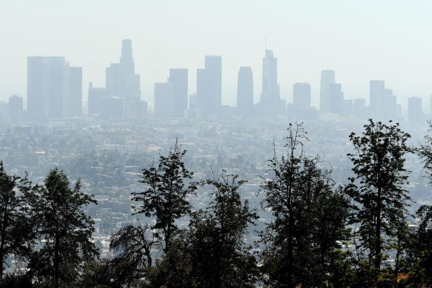 LOS ANGELES, SEPTEMBER 19, 2018-A view of a smoggy Downtown Los Angeles Wednesday. (Wally Skalij/Los Angeles Times)