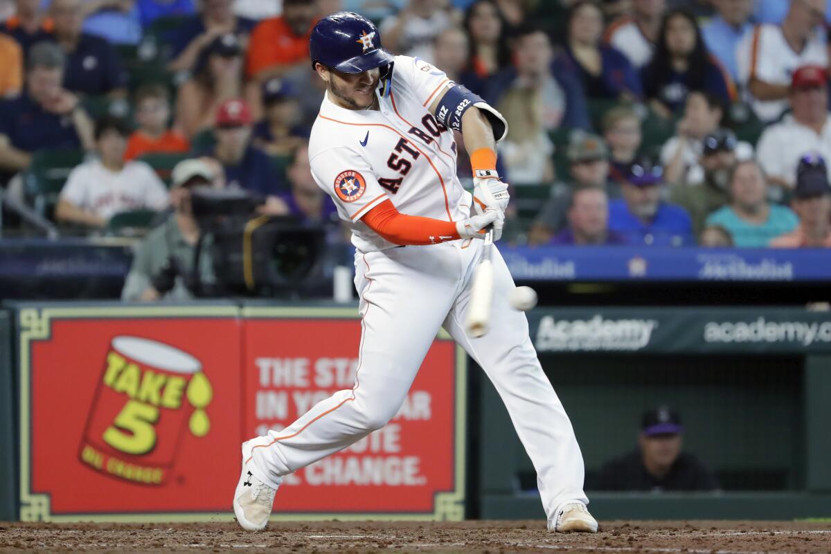 Cuadrangulares de dominicano catapulta victoria de los Astros