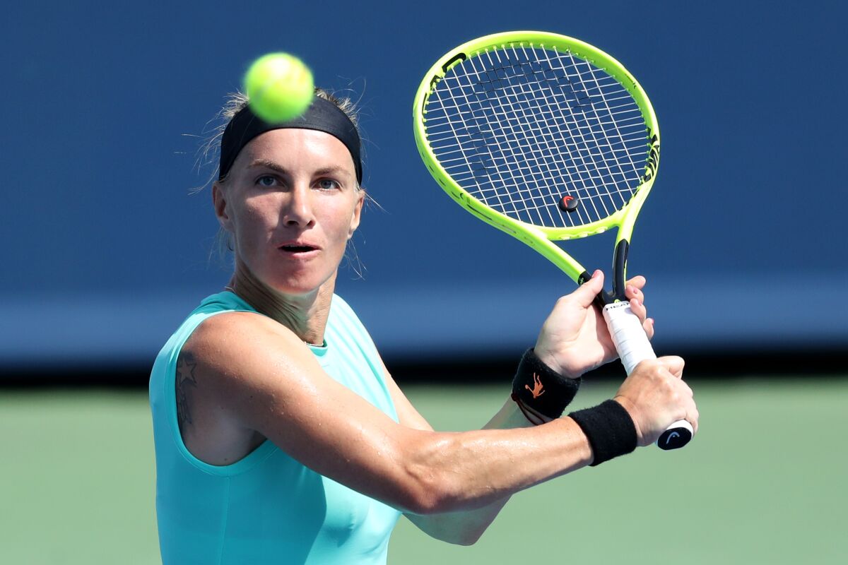 MASON, OHIO - AUGUST 17: Svetlana Kuznetsova of Russia returns a shot to Ashleigh Barty of Australia during Day 8 of the Western and Southern Open at Lindner Family Tennis Center on August 17, 2019 in Mason, Ohio. (Photo by Rob Carr/Getty Images) ** OUTS - ELSENT, FPG, CM - OUTS * NM, PH, VA if sourced by CT, LA or MoD **