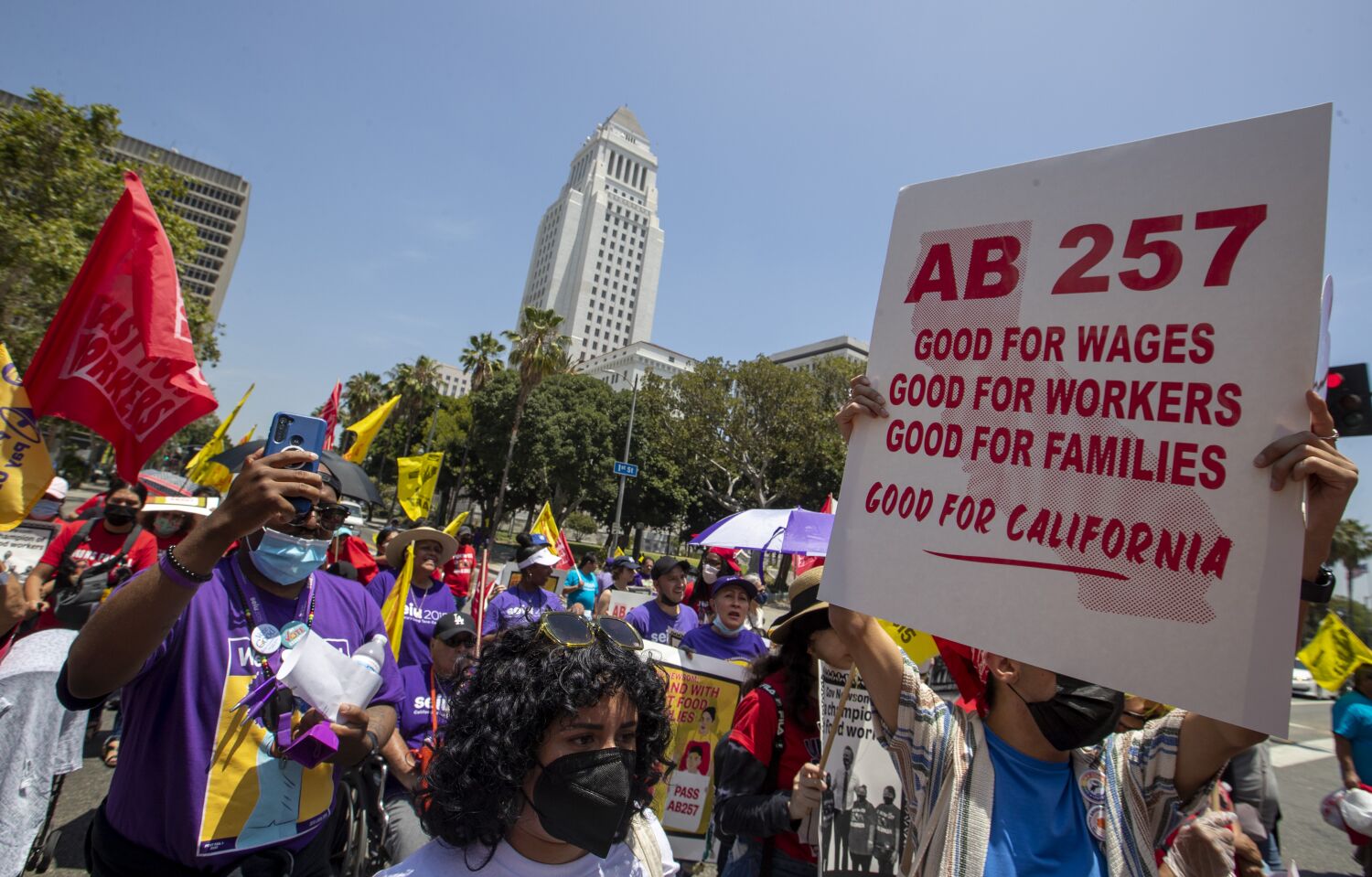 Fast-food industry pushes to halt AB 257, a California law that could raise worker wages