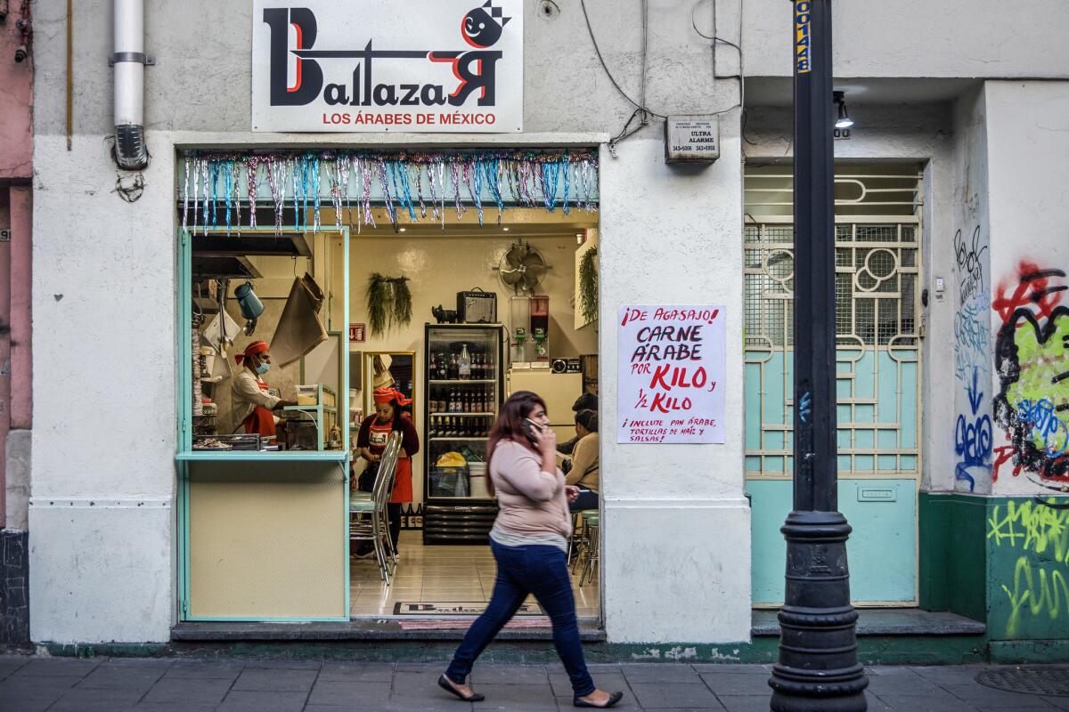 Baltazar taquería, which specializes in tacos á谤补产别蝉, on Bolivar Street, downtown Mexico City.