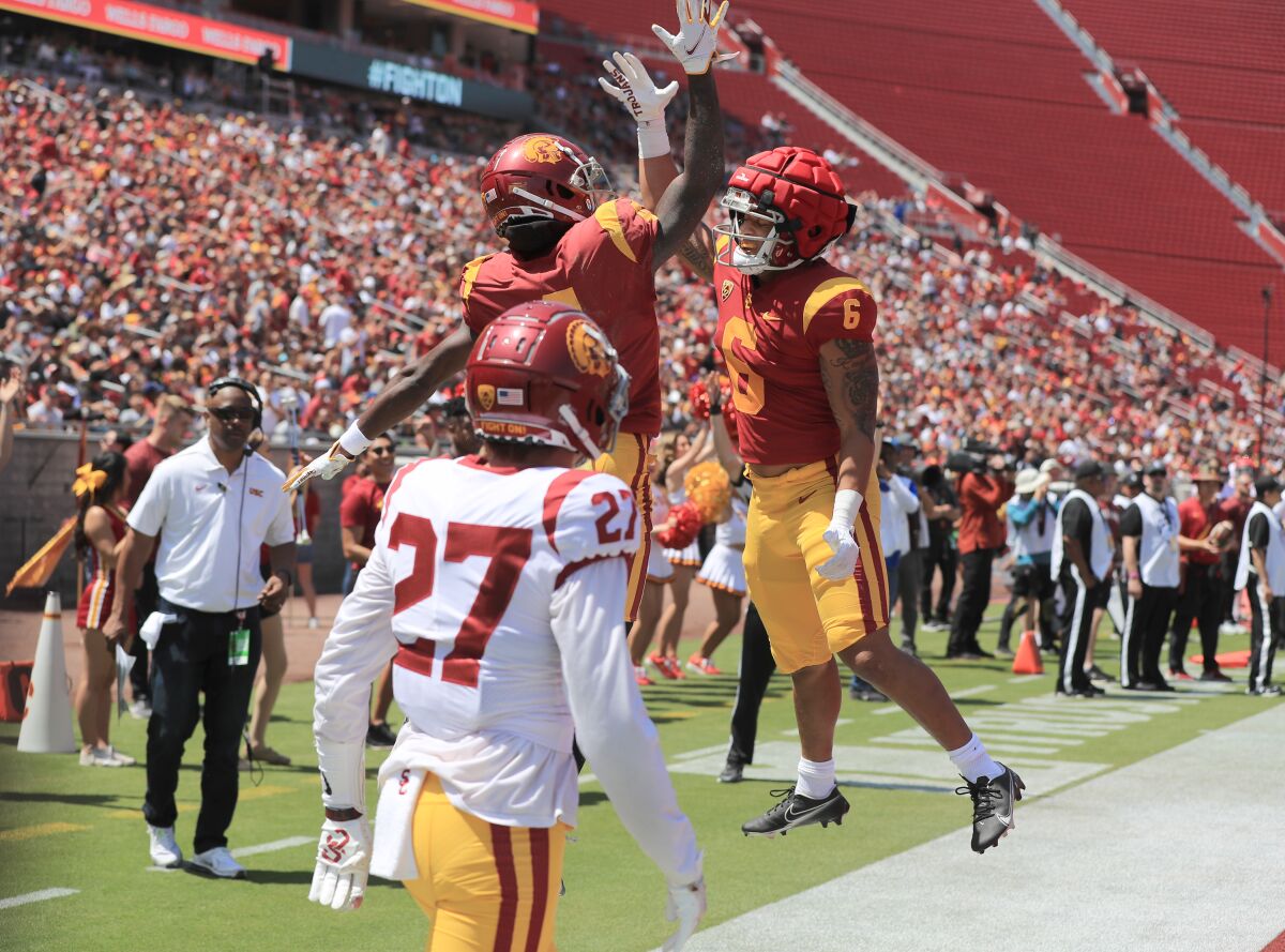 USC running back Austin Jones (6), right, celebrates with wide receiver Mario Williams after Williams made a touchdown catch.