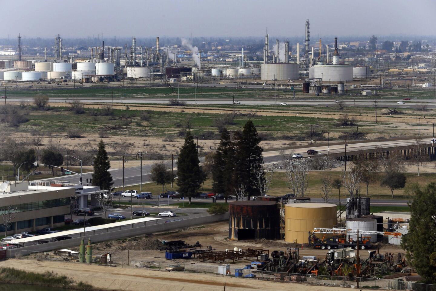 Oil price drop hits Bakersfield