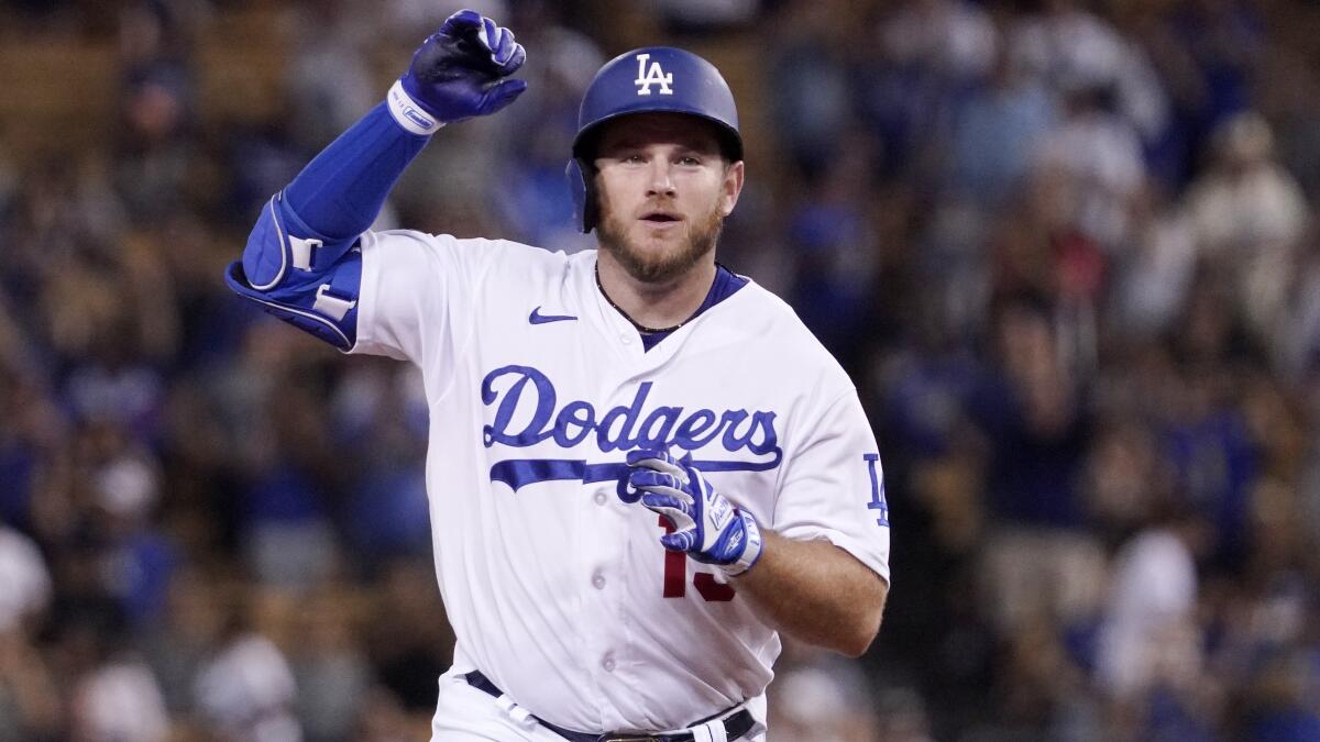 Dodgers explode to beat Giants with walks, more Max Muncy power – Orange  County Register