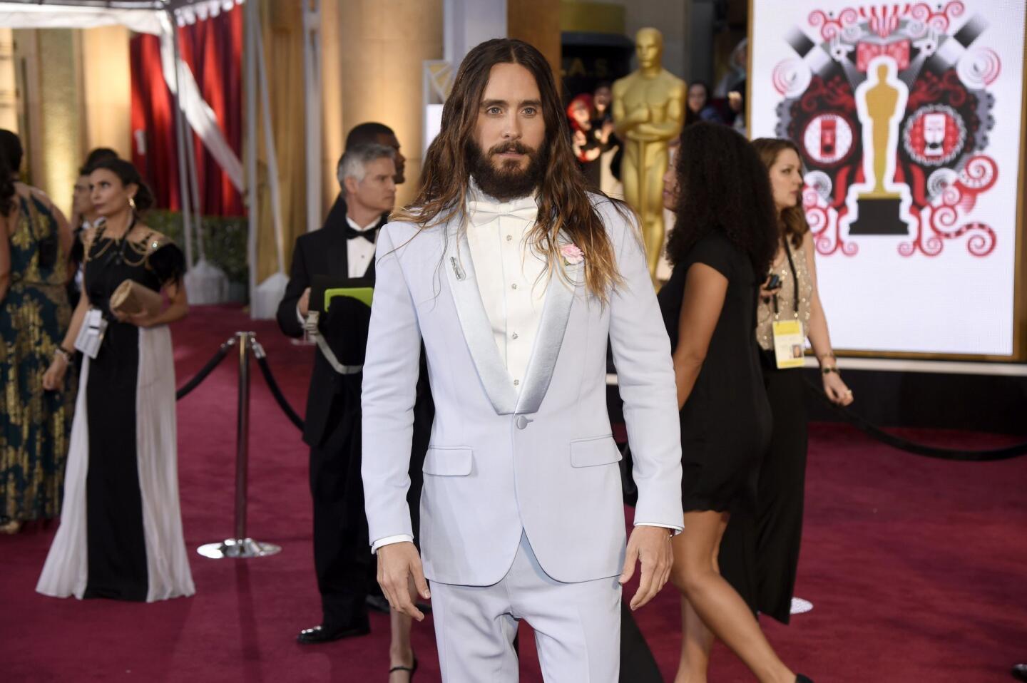 2014 Oscar winner Jared Leto's pale lavender tuxedo had a healthy deep V of a shawl collar.