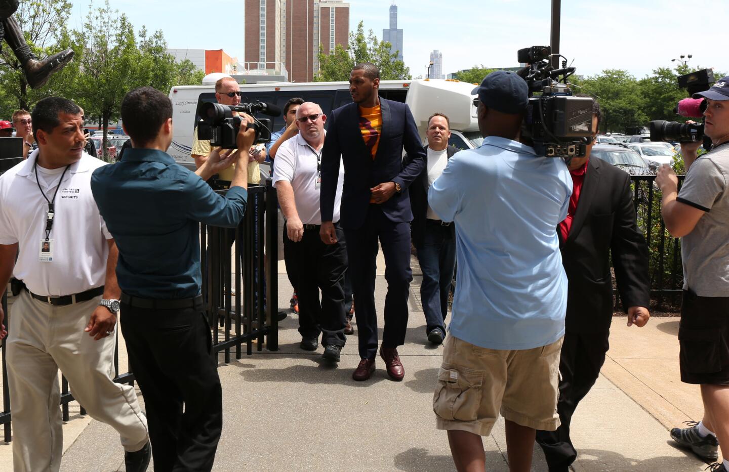 Carmelo Anthony arrives at the United Center.