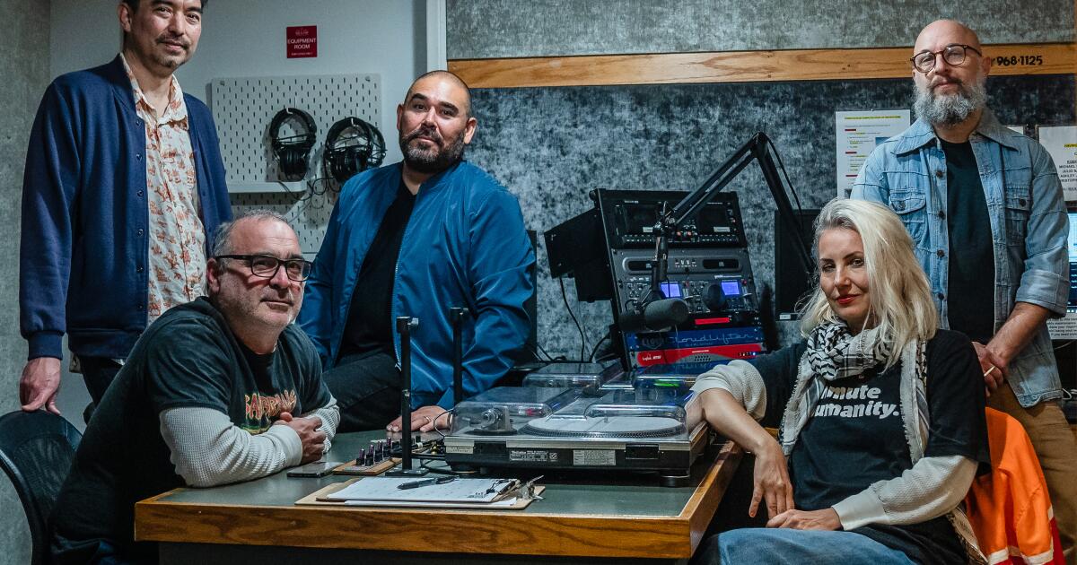 Cortes de financiamento. Demissão de novos DJs Qual é o futuro do KCRW na música?