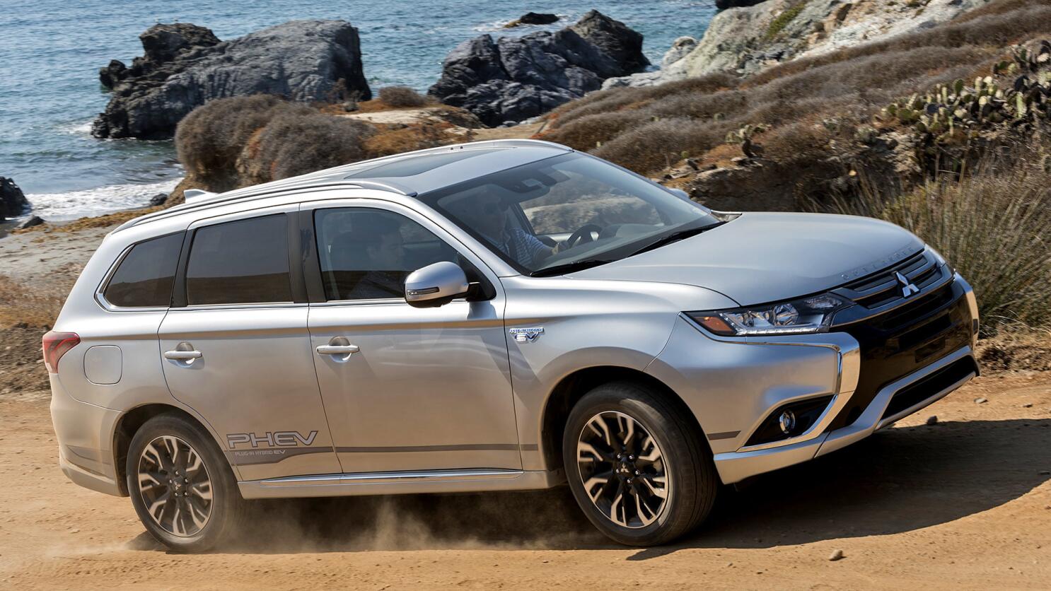 Review: Mitsubishi Outlander PHEV is plug-in, off-road ready - Los Angeles  Times