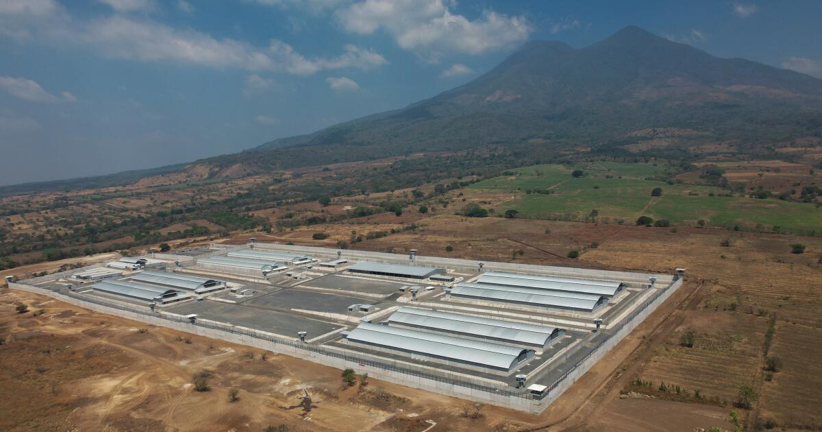 Polêmico segmento de ’60 Minutos’ sobre a carta de política de imigração de Trump Polêmico segmento de ’60 Minutos’ sobre a carta de política de imigração de Trump