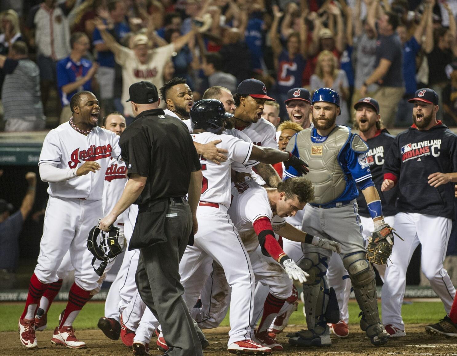 Naquin hits game-ending inside-the-park HR, Indians top Jays - The
