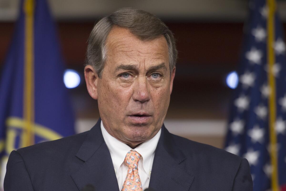 El líder de la Cámara de Representantes, el republicano John Boehner, habla con reporteros en la sede del Congreso en Washington, el jueves 9 de julio de 2015. (Foto AP/Cliff Owen)