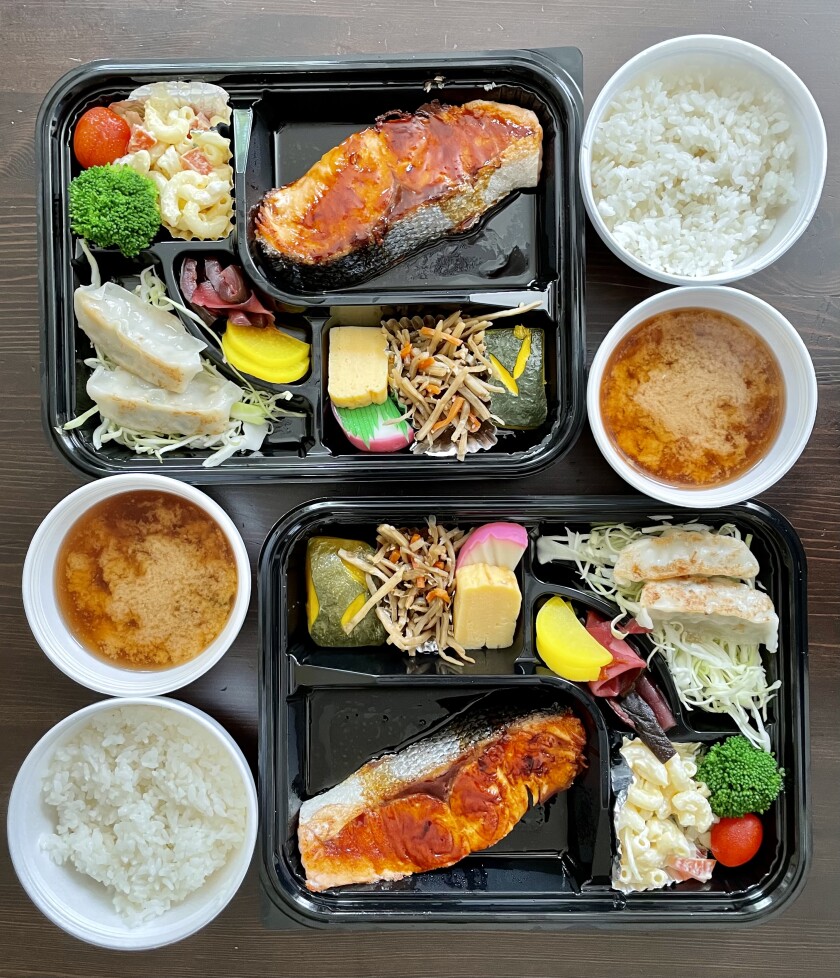 アーバイン牧野のサケ弁当。