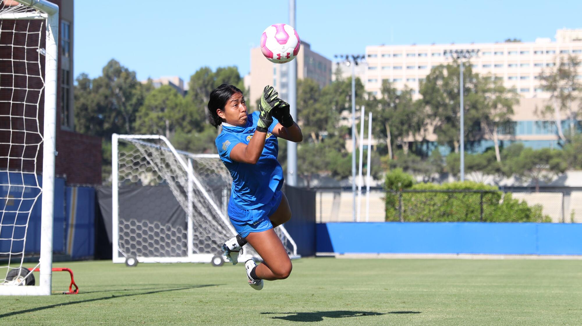 Idalia Serrano cursa su último año en UCLA.