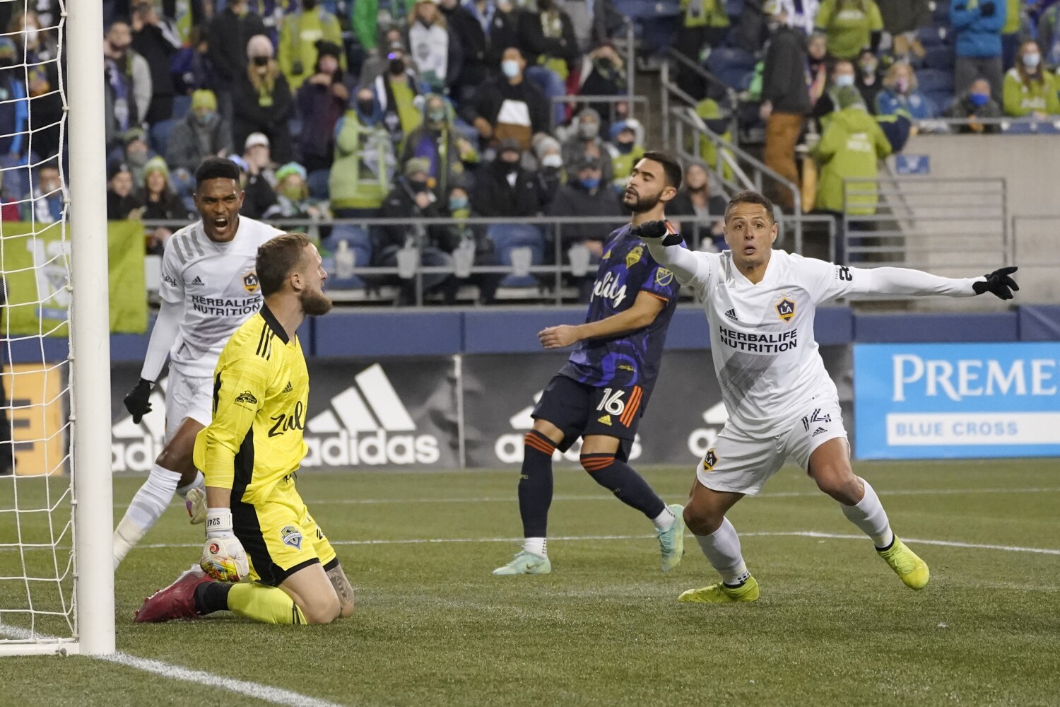 Galaxy's playoff hopes tenuous after tie with Sounders