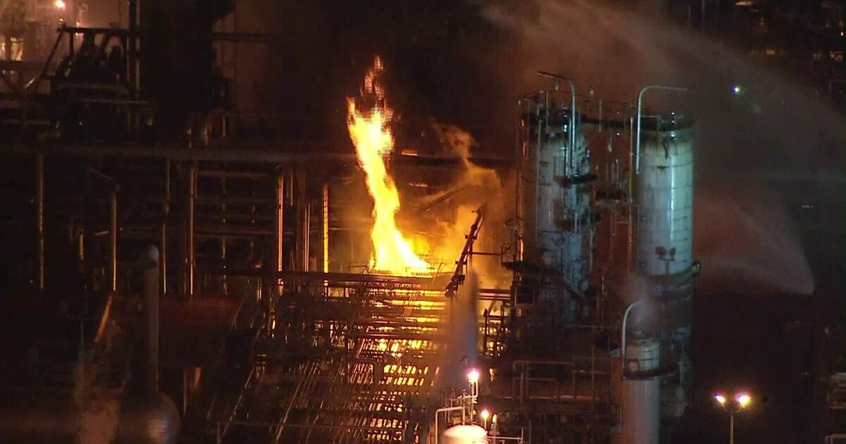 Firefighters knock down blaze at Carson oil refinery Los Angeles Times