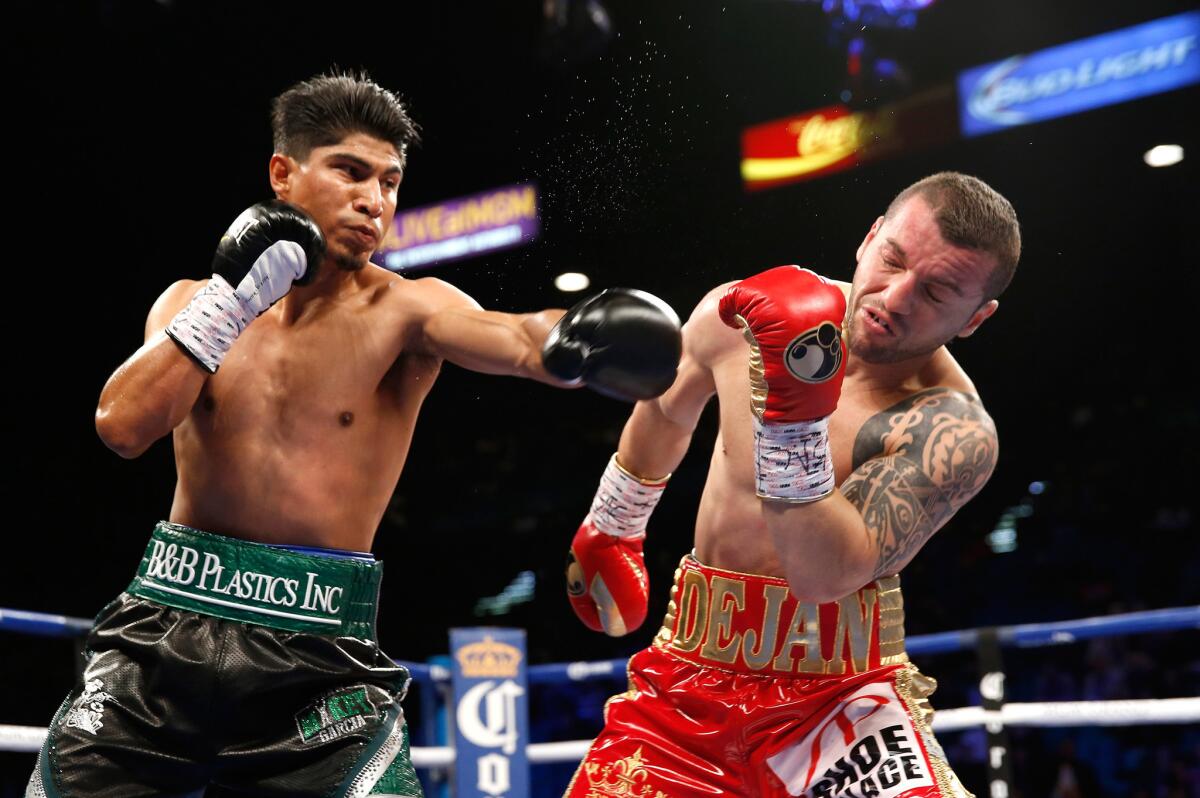 Mikey Garcia (izq.)