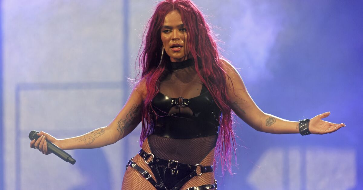 Karol G visitó a fan que dio a luz durante su show en Fresno Karol G visitó a fan que dio a luz durante su show en Fresno