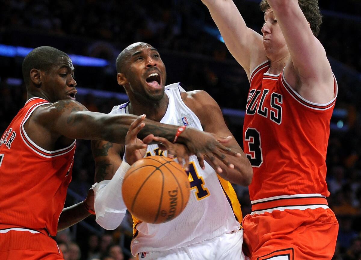 Ronnie Brewer playing for the Bulls in 2011 at Staples Center.