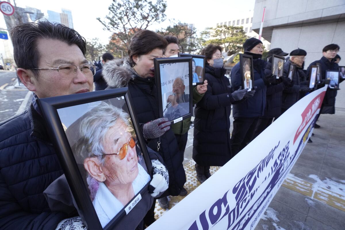 Familiares de personas que fueron sometidas a trabajos forzados en Corea del Sur 