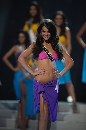 Swimsuit: Miss Ukraine 2011 Olesia Stefanko