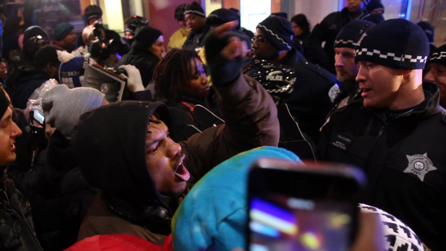 chi-ferguson-protest-in-the-loop-20141124-028