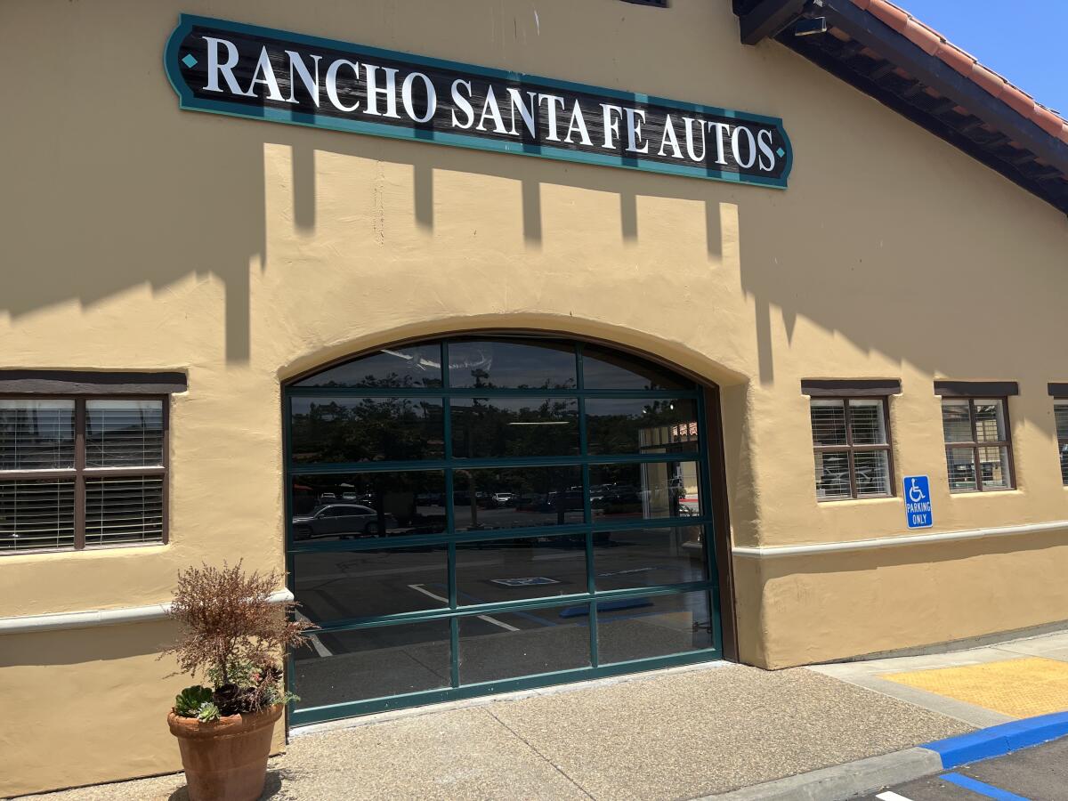 Rancho Santa Fe Autos, located at 16077 San Dieguito Road, has been vacant.