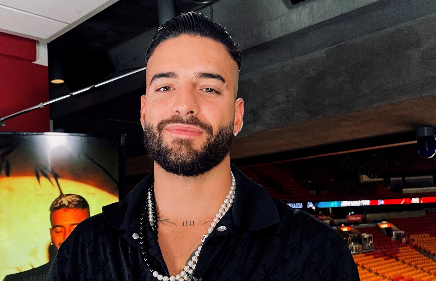 Maluma le da manotazo a un fan porque le tocó el brazo