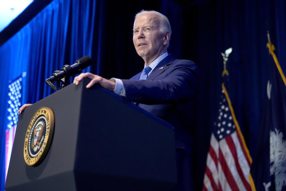 ARCHIVO - El presidente estadounidense Joe Biden habla durante un evento el 27 de enero de 2024,