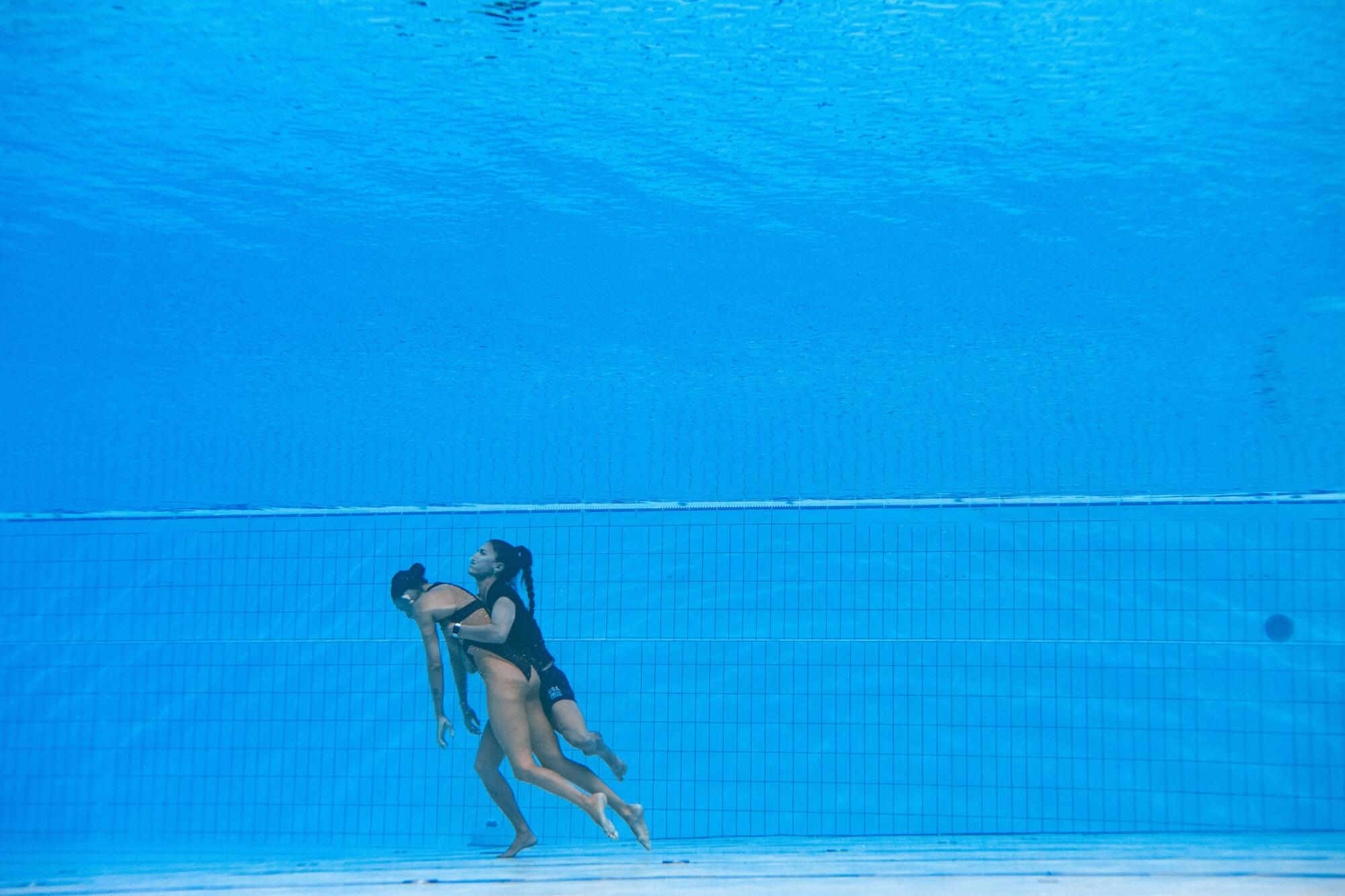 U.S. Artistic Swimming coach Andrea Fuentes rescues Anita Alvarez from the bottom of the pool.