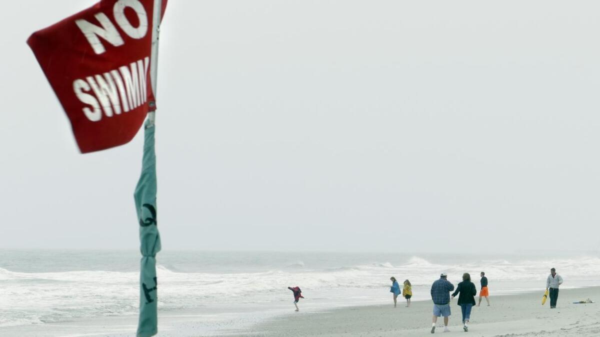 Un total de 408 personas fueron rescatadas de las fuertes corrientes en las playas del Condado de Los Angeles.