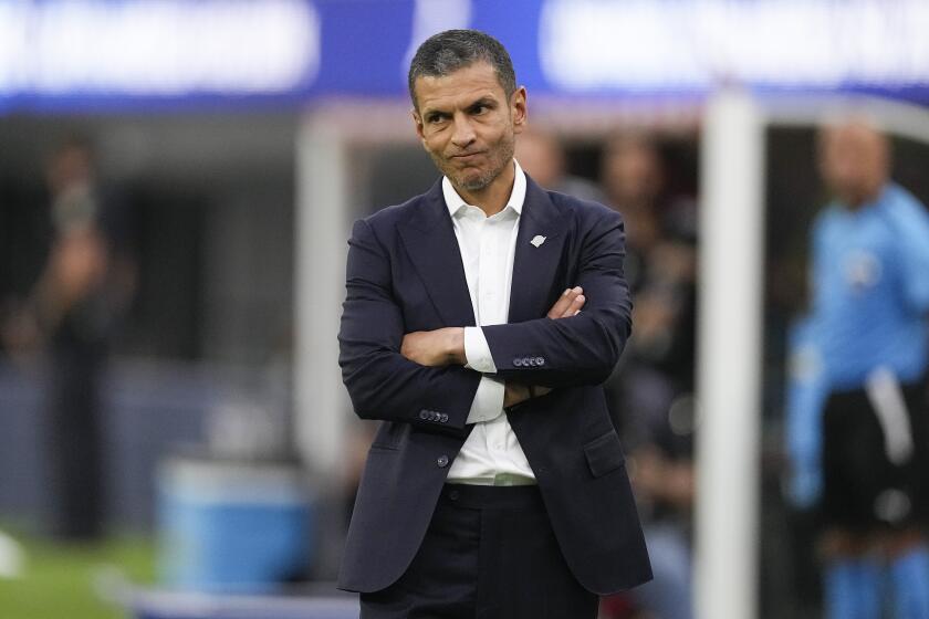 Mexico coach Jaime Lozano makes a face on the sidelines during a Copa America Group B soccer match against Venezuela, Wednesday, June 26, 2024, in Inglewood, Calif. (AP Photo/Mark J. Terrill)