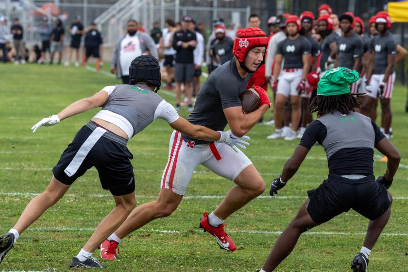 Long Beach, CA - May 18: Mater Dei tight end/receiver Mark Bowman rushes during a game with Upland in the Long Beach Tournament of Champions at Long Beach Millikan High School Saturday, May 18, 2024. (Allen J. Schaben / Los Angeles Times)