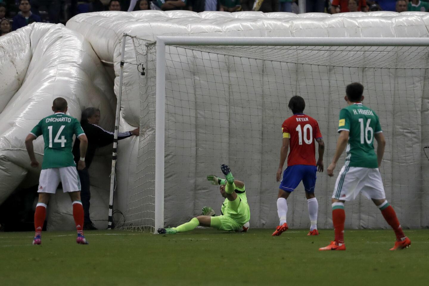 APphoto_Mexico Costa Rica Soccer WCup