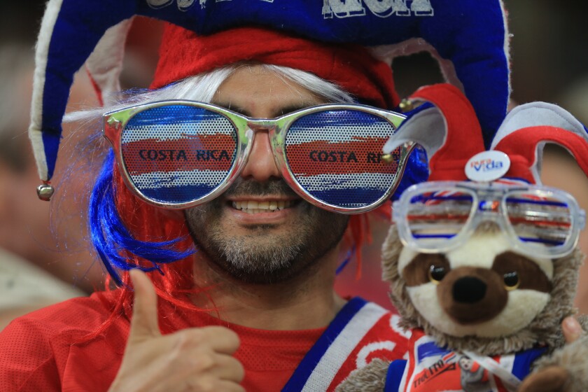 Un hincha de Costa Rica durante el partido de repechaje de la Copa Mundial entre Costa Rica y Nueva Zelanda