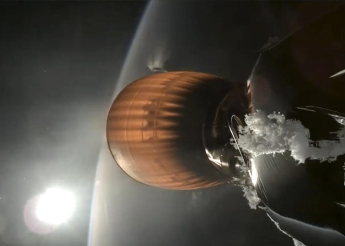 En esta imagen, tomada de un video proporcionado por SpaceX, 